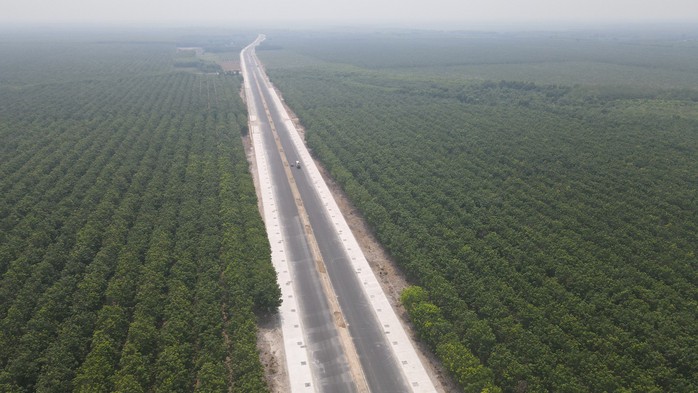 Dự án mở rộng Quốc lộ 13, cầu Bạch Đằng 2... phải hoàn thành trong năm 2024- Ảnh 4. Dự án mở rộng Quốc lộ 13, cầu Bạch Đằng 2... phải hoàn thành trong năm 2024- Ảnh 4.