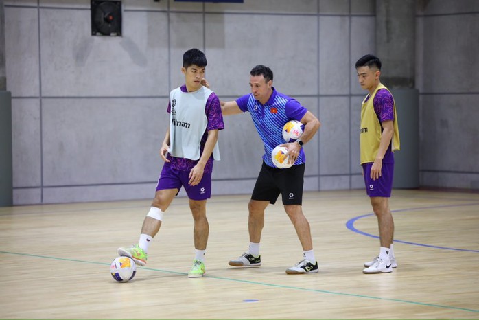 Futsal Việt Nam hướng đến chiến thắng ngày ra quân- Ảnh 2. Futsal Việt Nam hướng đến chiến thắng ngày ra quân- Ảnh 2.