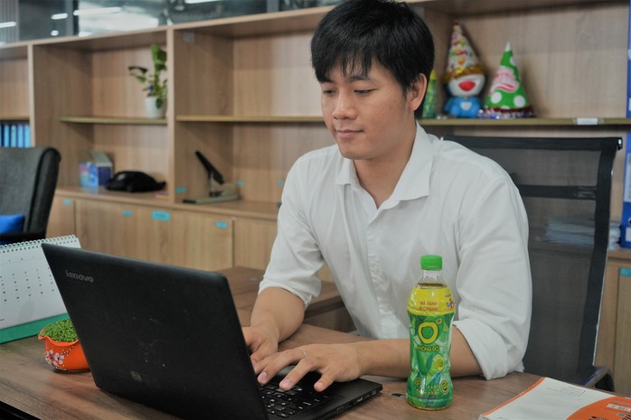 Nhiều người trẻ căng thẳng khi ngụp lặn trong deadline hè bởi lượng công việc tăng lên gấp 2-3 lần so với dịp khác trong năm