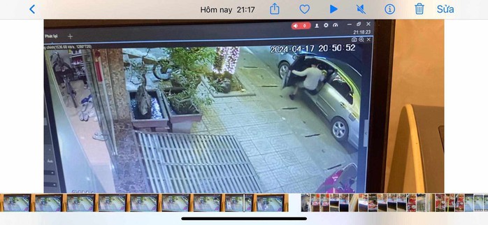 Khẩn trương truy bắt đối tượng táo tợn dùng búa cướp tiệm vàng- Ảnh 3. Khẩn trương truy bắt đối tượng táo tợn dùng búa cướp tiệm vàng- Ảnh 3.