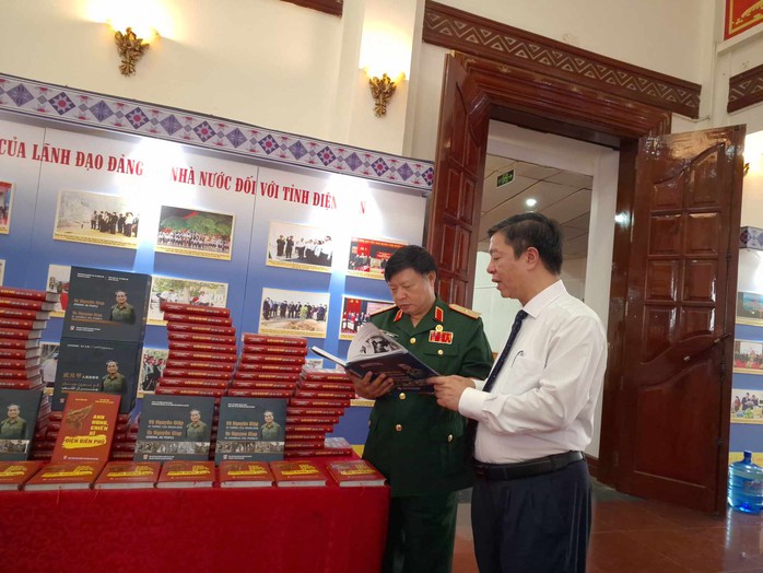 Ra mắt loạt sách kỷ niệm 70 năm Chiến thắng Điện Biên Phủ- Ảnh 5. Ra mắt loạt sách kỷ niệm 70 năm Chiến thắng Điện Biên Phủ- Ảnh 5.