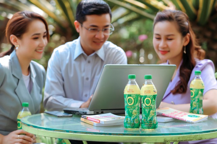 Với EGCG và vitamin C, Trà Xanh Không Độ trở thành thức uống được hàng triệu người trẻ yêu thích và sử dụng mỗi ngày để giải nhiệt cuộc sống mùa deadline hè
