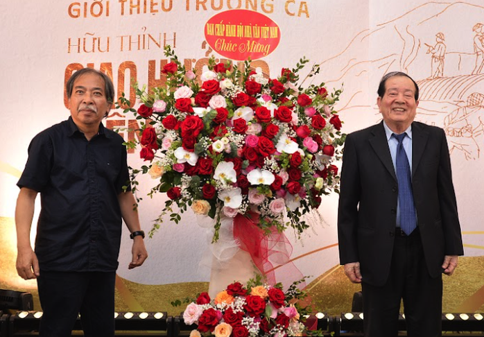 Nhà thơ Hữu Thỉnh “mở trận Điện Biên Phủ bằng văn chương”- Ảnh 3. Nhà thơ Hữu Thỉnh “mở trận Điện Biên Phủ bằng văn chương”- Ảnh 3.