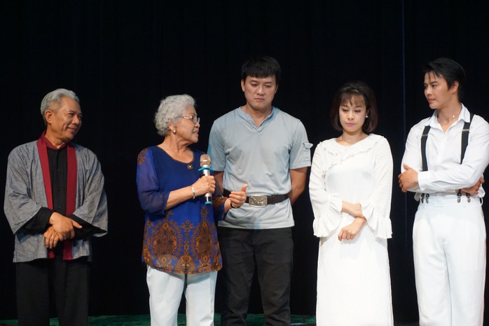 Nghệ sĩ Trung Dân xúc động khi được khen thế vai NSND Diệp Lang- Ảnh 4. Nghệ sĩ Trung Dân xúc động khi được khen thế vai NSND Diệp Lang- Ảnh 4.