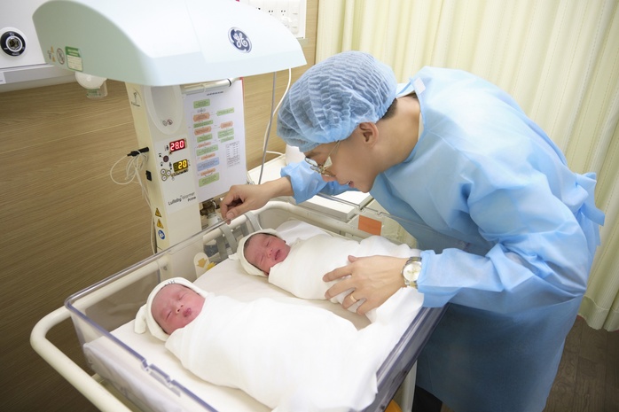 Cặp diễn viên chào đón cặp sinh đôi đầu lòng- Ảnh 2. Cặp diễn viên chào đón cặp sinh đôi đầu lòng- Ảnh 2.
