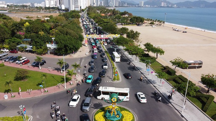 Giá vé máy bay tăng cao, du khách sẽ chọn đường bộ để du lịch Nha Trang trong dịp lễ 30-4 và 1-5 tới Giá vé máy bay tăng cao, du khách sẽ chọn đường bộ để du lịch Nha Trang trong dịp lễ 30-4 và 1-5 tới