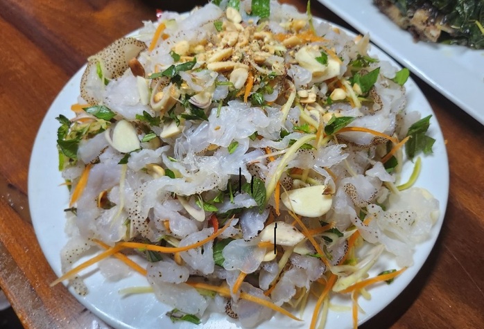 Vớt "vàng trắng" trên biển, ngư dân Thanh Hóa kiếm tiền triệu mỗi ngày- Ảnh 13.