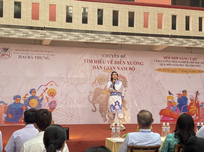 TP HCM: Học sinh lần đầu được biết TP HCM: Học sinh lần đầu được biết