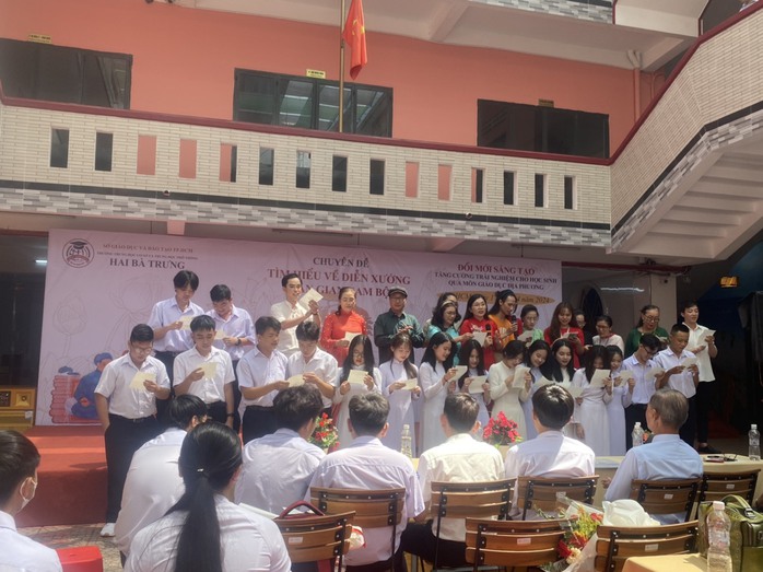 TP HCM: Học sinh lần đầu được biết TP HCM: Học sinh lần đầu được biết