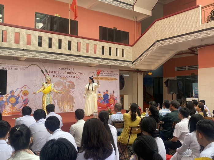 TP HCM: Học sinh lần đầu được biết TP HCM: Học sinh lần đầu được biết