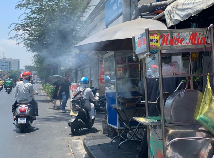 Ý thức giữ gìn trật tự, vệ sinh của một bộ phận cư dân còn chưa phù hợp với lối sống đô thị Ảnh: ThÙY An Ý thức giữ gìn trật tự, vệ sinh của một bộ phận cư dân còn chưa phù hợp với lối sống đô thị Ảnh: ThÙY An
