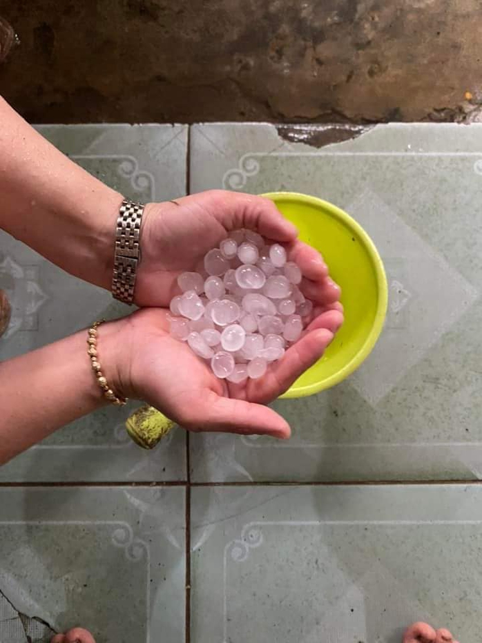 Mưa đá cực lớn tại Quảng Nam- Ảnh 2. Mưa đá cực lớn tại Quảng Nam- Ảnh 2.
