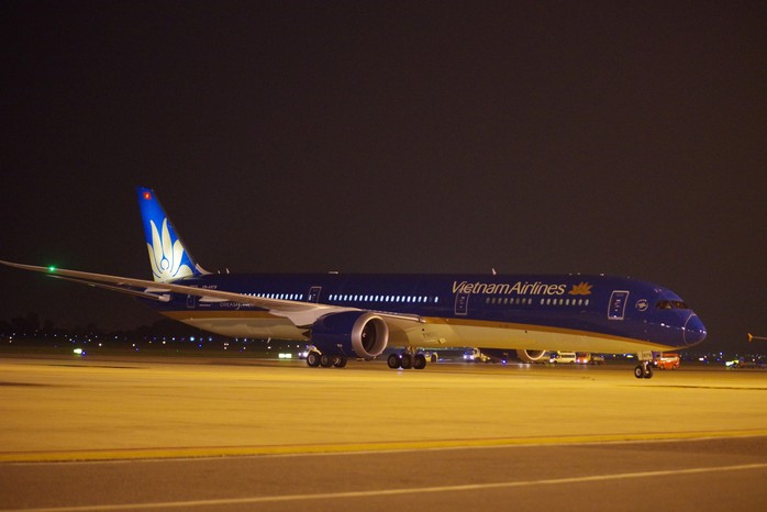 Vietnam Airlines khai thác và mở bán tăng cường 2.000 chuyến bay khai thác vào khung giờ giờ muộn từ sau 21h00 hàng ngày trên các đường bay giữa Hà Nội, TP. HCM, Đà Nẵng, Nha Trang, Quy Nhơn Vietnam Airlines khai thác và mở bán tăng cường 2.000 chuyến bay khai thác vào khung giờ giờ muộn từ sau 21h00 hàng ngày trên các đường bay giữa Hà Nội, TP. HCM, Đà Nẵng, Nha Trang, Quy Nhơn