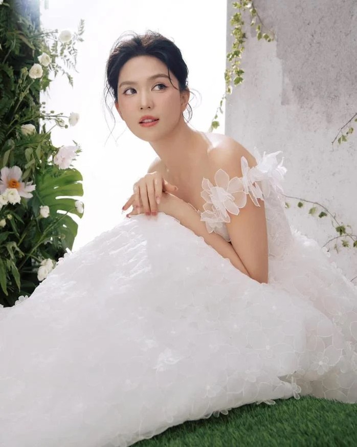 Triết lý tình yêu của Ngọc Trinh gây sốt- Ảnh 2. Triết lý tình yêu của Ngọc Trinh gây sốt- Ảnh 2.