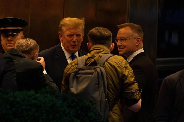 Cựu Tổng thống Mỹ Donald Trump tiếp đón Tổng thống Ba Lan Andrzej Duda tại Tháp Trump ở TP New York - Mỹ ngày 17-4. Ảnh: Reuters Cựu Tổng thống Mỹ Donald Trump tiếp đón Tổng thống Ba Lan Andrzej Duda tại Tháp Trump ở TP New York - Mỹ ngày 17-4. Ảnh: Reuters