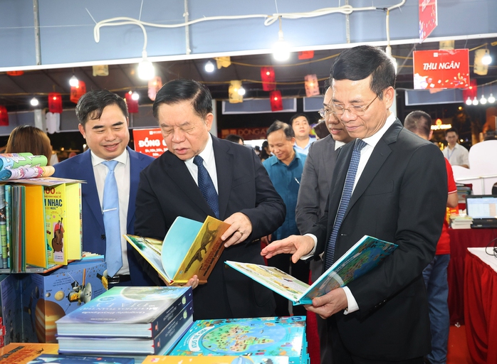 Khơi dậy niềm đam mê và hứng thú đọc sách- Ảnh 3. Khơi dậy niềm đam mê và hứng thú đọc sách- Ảnh 3.