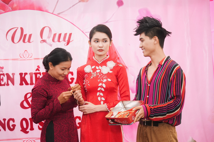 Á hậu Thùy Dung nói gì khi bị chê diễn đơ, khóc Á hậu Thùy Dung nói gì khi bị chê diễn đơ, khóc
