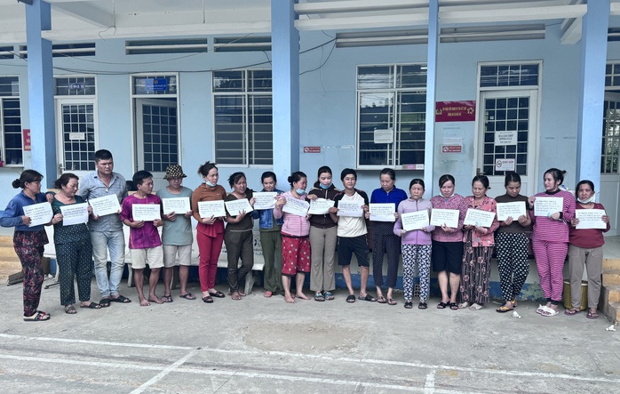14 phụ nữ ở An Giang bị bắt quả tang đánh bạc, thu giữ nhiều tang vật- Ảnh 2.