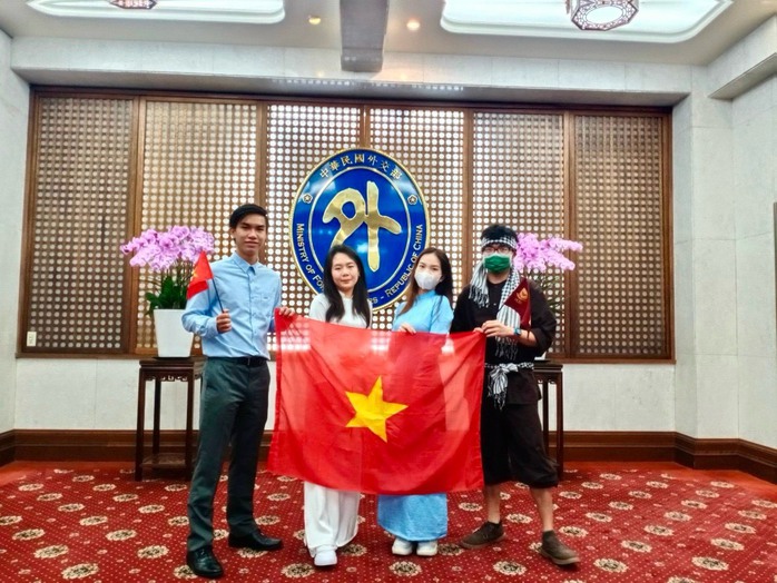 Tranh suất thực tập nước ngoài với thu nhập “khủng”- Ảnh 1. Tranh suất thực tập nước ngoài với thu nhập “khủng”- Ảnh 1.