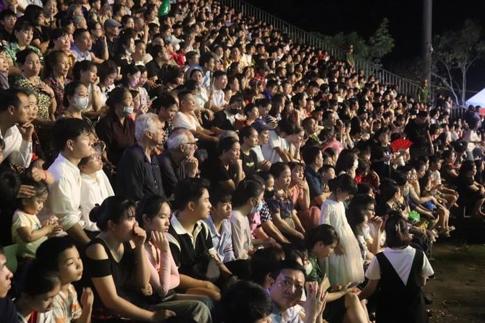 Kỷ niệm 1.100 năm ngày sinh vua Đinh Tiên Hoàng- Ảnh 4. Kỷ niệm 1.100 năm ngày sinh vua Đinh Tiên Hoàng- Ảnh 4.