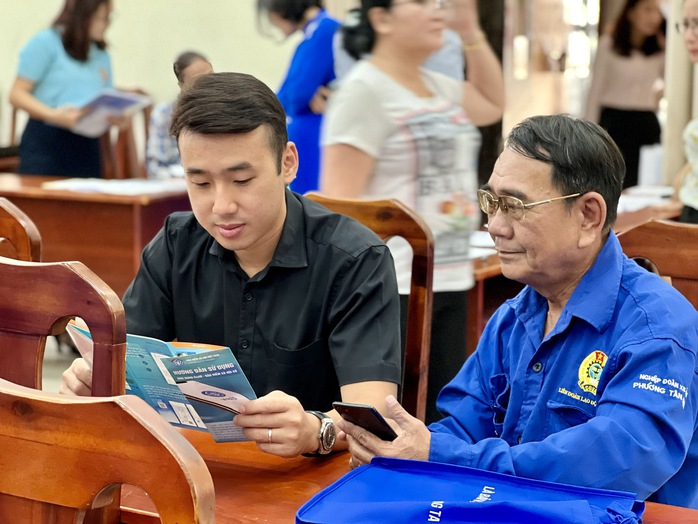 Vì sao lao động phi chính thức chưa mặn mà với BHXH tự nguyện?- Ảnh 1. Vì sao lao động phi chính thức chưa mặn mà với BHXH tự nguyện?- Ảnh 1.