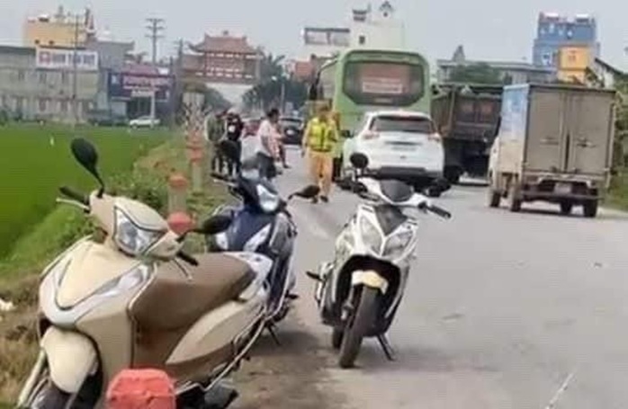 Va chạm xe tải, 2 nam sinh đi xe máy tử vong- Ảnh 1. Va chạm xe tải, 2 nam sinh đi xe máy tử vong- Ảnh 1.