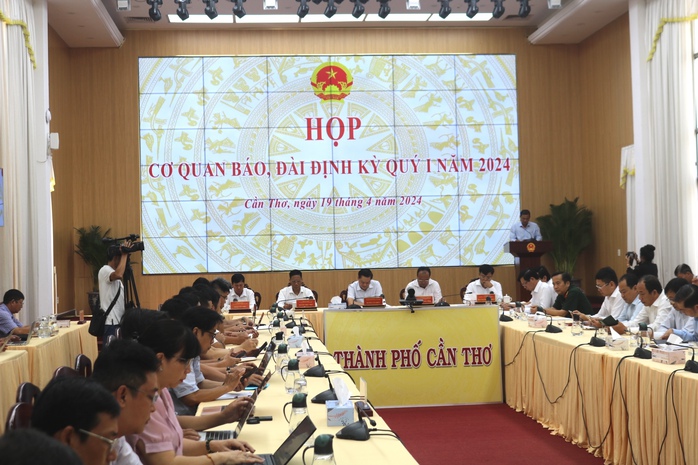 Cần Thơ: Sẽ ban hành lại quy chế họp báo sau nhiều ý kiến trái chiều
- Ảnh 2. Cần Thơ: Sẽ ban hành lại quy chế họp báo sau nhiều ý kiến trái chiều
- Ảnh 2.