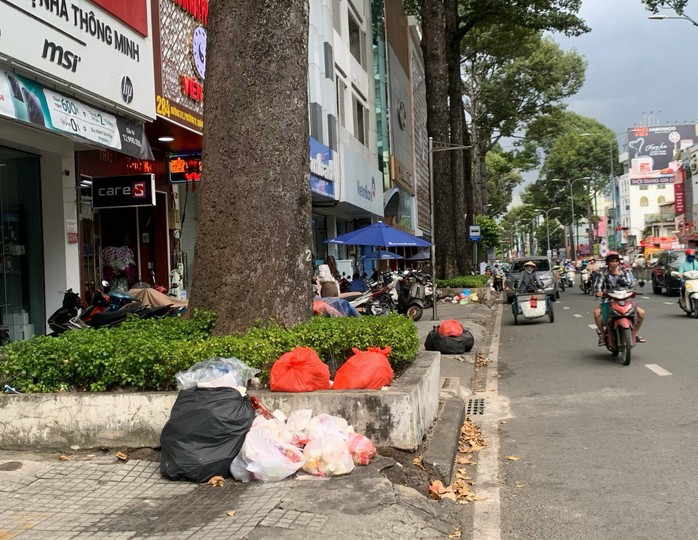Hành vi xâm hại môi trường diễn ra khá phổ biến Ảnh: Ái My Hành vi xâm hại môi trường diễn ra khá phổ biến Ảnh: Ái My