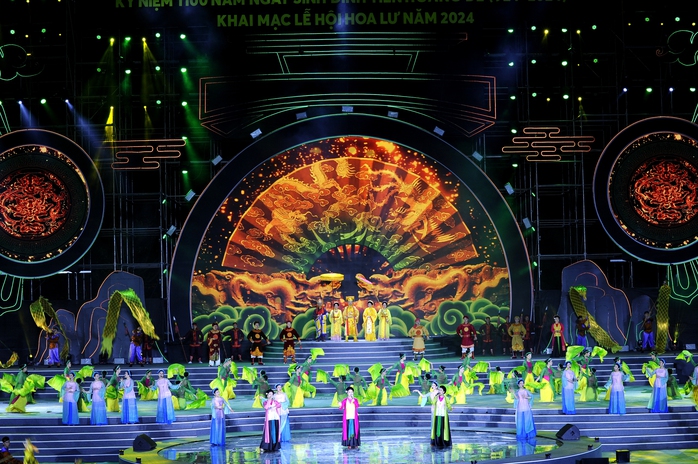 4 tháng đầu năm, khách du lịch tới Ninh Bình gần bằng cả năm 2023- Ảnh 2. 4 tháng đầu năm, khách du lịch tới Ninh Bình gần bằng cả năm 2023- Ảnh 2.