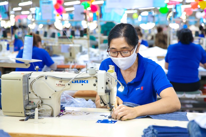 Chú trọng cải thiện môi trường, điều kiện làm việc cho người lao động- Ảnh 1. Chú trọng cải thiện môi trường, điều kiện làm việc cho người lao động- Ảnh 1.
