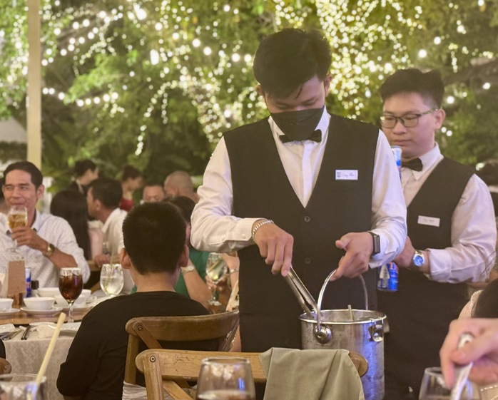 Các trường sẽ kiểm soát giờ làm thêm của sinh viên?- Ảnh 1. Các trường sẽ kiểm soát giờ làm thêm của sinh viên?- Ảnh 1.