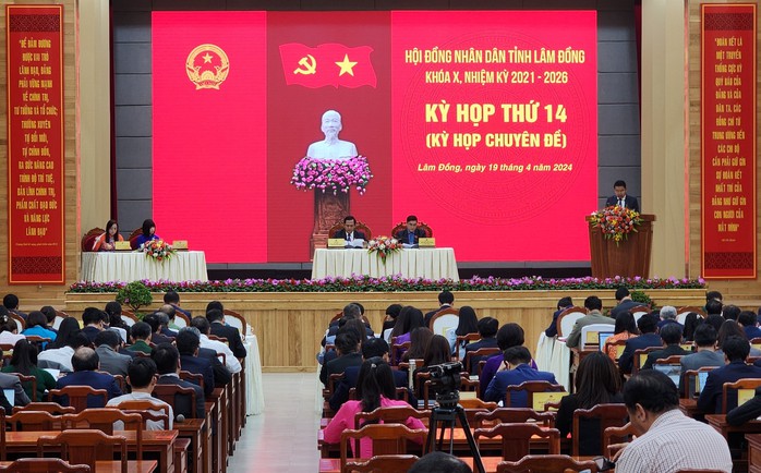 Bãi nhiệm chức vụ của ông Trần Văn Hiệp và ông Trần Đức Quận- Ảnh 1. Bãi nhiệm chức vụ của ông Trần Văn Hiệp và ông Trần Đức Quận- Ảnh 1.