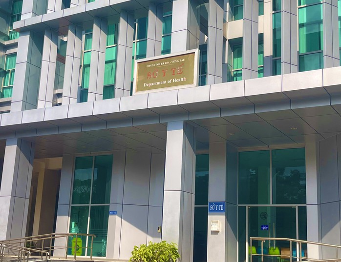 Bắt tạm giam, khám xét nơi làm việc 1 phó phòng Sở Y tế BR-VT và 1 giám đốc doanh nghiệp - Ảnh 2. Bắt tạm giam, khám xét nơi làm việc 1 phó phòng Sở Y tế BR-VT và 1 giám đốc doanh nghiệp - Ảnh 2.