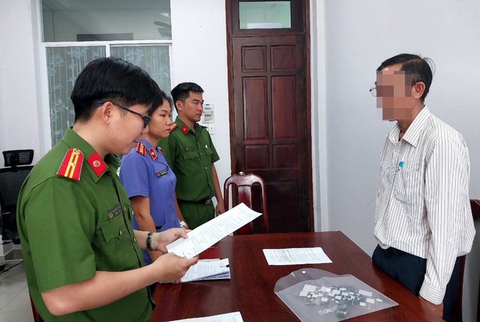 Bắt tạm giam, khám xét nơi làm việc 1 phó phòng Sở Y tế BR-VT và 1 giám đốc doanh nghiệp - Ảnh 1. Bắt tạm giam, khám xét nơi làm việc 1 phó phòng Sở Y tế BR-VT và 1 giám đốc doanh nghiệp - Ảnh 1.