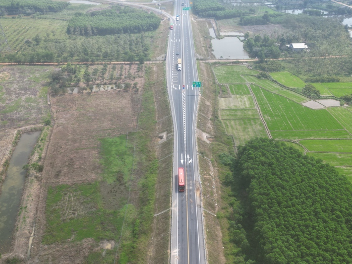 Vị trí xảy ra tai nạn ngày 18-2-2024 trên cao tốc Cam Lộ - La Sơn khiến 3 người chết Vị trí xảy ra tai nạn ngày 18-2-2024 trên cao tốc Cam Lộ - La Sơn khiến 3 người chết