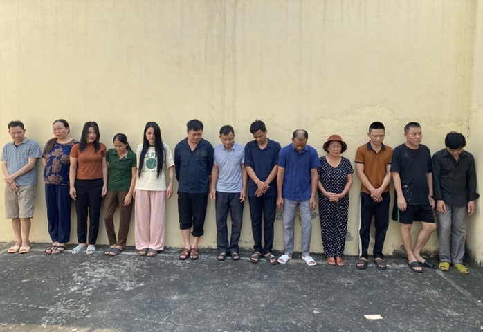 Nhiều “quý bà” tham gia đường dây đánh bạc 1 tỉ đồng/ngày- Ảnh 1. Nhiều “quý bà” tham gia đường dây đánh bạc 1 tỉ đồng/ngày- Ảnh 1.