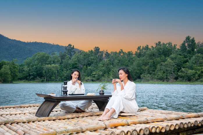 Hoa hậu Tiểu Vy và Á hậu Kim Duyên trải nghiệm Thiền cà phê - một phong cách thưởng lãm cà phê khác biệt do Trung Nguyên Legend sáng tạo, đem đến trải nghiệm đặc biệt, làm thức tỉnh nhận thức bên trong mỗi người Hoa hậu Tiểu Vy và Á hậu Kim Duyên trải nghiệm Thiền cà phê - một phong cách thưởng lãm cà phê khác biệt do Trung Nguyên Legend sáng tạo, đem đến trải nghiệm đặc biệt, làm thức tỉnh nhận thức bên trong mỗi người