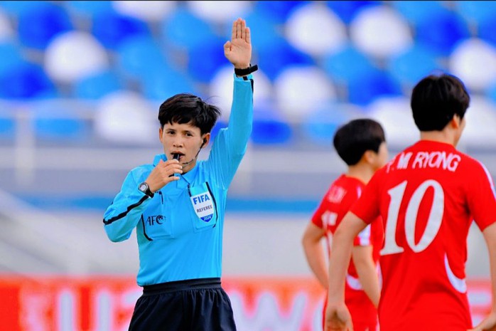 Nữ trọng tài Việt Nam được FIFA mời điều hành giải quốc tế tại Pháp- Ảnh 1. Nữ trọng tài Việt Nam được FIFA mời điều hành giải quốc tế tại Pháp- Ảnh 1.