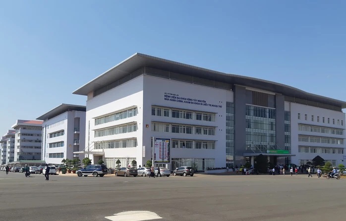 Nghịch tử 2 tay 2 dao chém mẹ tới tấp: Nhiều vết thương khó bình phục- Ảnh 1. Nghịch tử 2 tay 2 dao chém mẹ tới tấp: Nhiều vết thương khó bình phục- Ảnh 1.