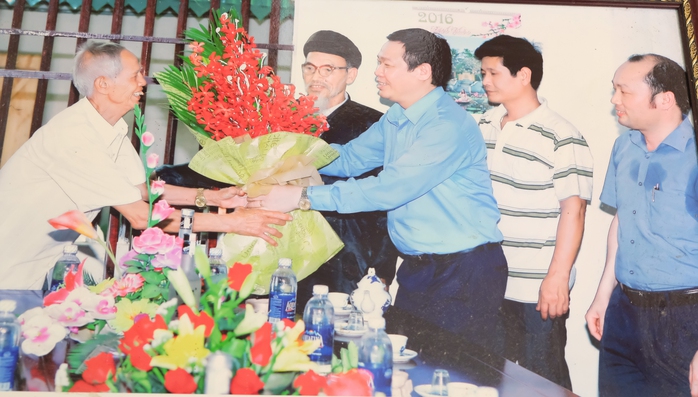 "Vua phá bom" 4 lần được gặp Bác- Ảnh 3. "Vua phá bom" 4 lần được gặp Bác- Ảnh 3.