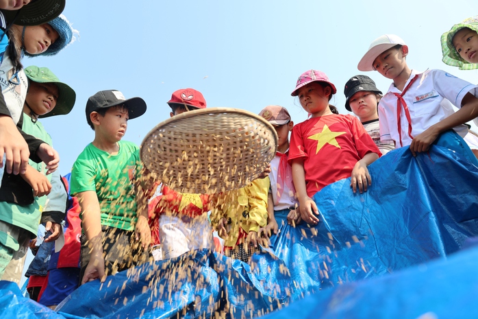 Lễ hội độc đáo ở quê hương cố Thủ tướng Phạm Văn Đồng- Ảnh 1. Lễ hội độc đáo ở quê hương cố Thủ tướng Phạm Văn Đồng- Ảnh 1.