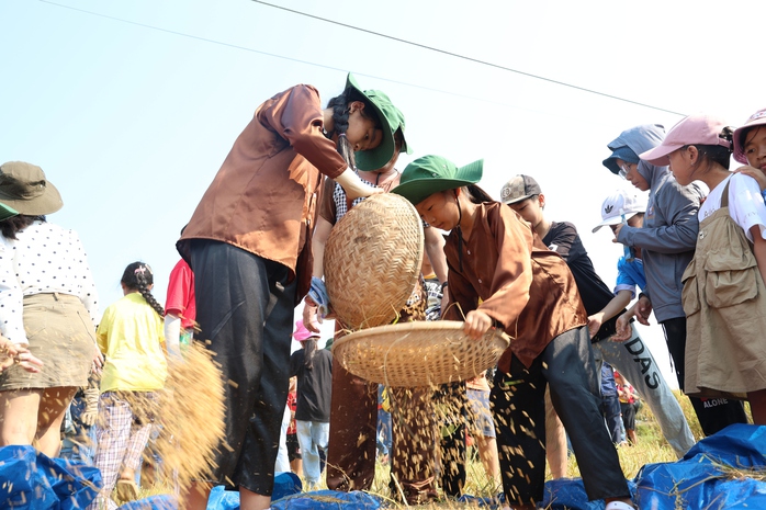 Lễ hội độc đáo ở quê hương cố Thủ tướng Phạm Văn Đồng- Ảnh 7. Lễ hội độc đáo ở quê hương cố Thủ tướng Phạm Văn Đồng- Ảnh 7.