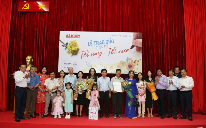 Báo Sài Gòn Giải Phóng trao giải cuộc thi viết "Tết nay - Tết xưa"- Ảnh 1. Báo Sài Gòn Giải Phóng trao giải cuộc thi viết "Tết nay - Tết xưa"- Ảnh 1.