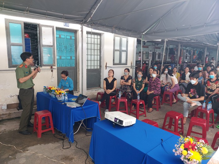 Người lao động mất Facebook nguy hiểm hơn mất tài khoản ngân hàng?- Ảnh 1. Người lao động mất Facebook nguy hiểm hơn mất tài khoản ngân hàng?- Ảnh 1.