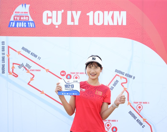 Hàng ngàn runner háo hức chờ tranh tài Giải half-marathon Hàng ngàn runner háo hức chờ tranh tài Giải half-marathon