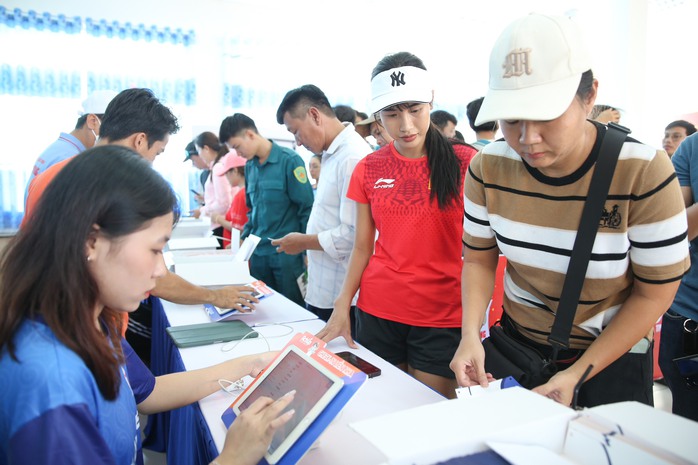 Hàng ngàn runner háo hức chờ tranh tài Giải half-marathon Hàng ngàn runner háo hức chờ tranh tài Giải half-marathon
