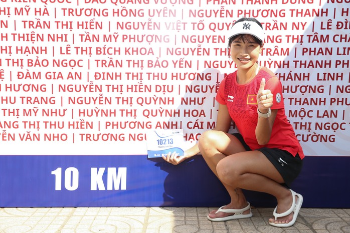 Hàng ngàn runner háo hức chờ tranh tài Giải half-marathon Hàng ngàn runner háo hức chờ tranh tài Giải half-marathon
