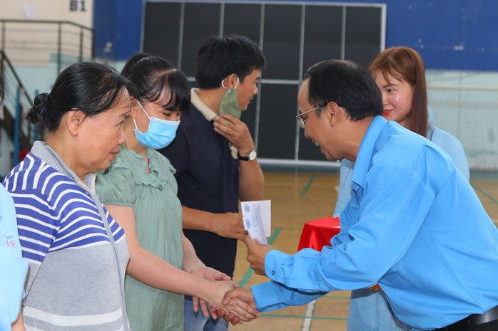 Nữ công nhân xúc động khi được Công đoàn hỗ trợ sửa chữa nhà- Ảnh 2. Nữ công nhân xúc động khi được Công đoàn hỗ trợ sửa chữa nhà- Ảnh 2.