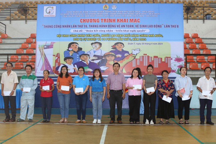Nữ công nhân xúc động khi được Công đoàn hỗ trợ sửa chữa nhà- Ảnh 6. Nữ công nhân xúc động khi được Công đoàn hỗ trợ sửa chữa nhà- Ảnh 6.