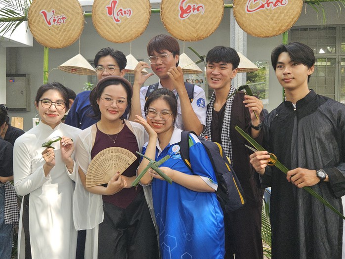 Du lịch “một vòng thế giới” tại ngày hội sinh viên - Ảnh 4. Du lịch “một vòng thế giới” tại ngày hội sinh viên - Ảnh 4.